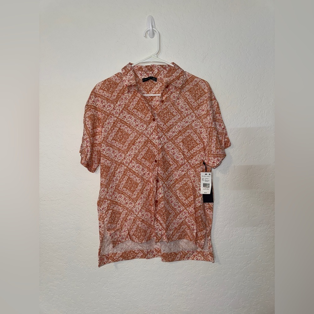 NWT Black Tape Red and White Floral Button-Up Shirt